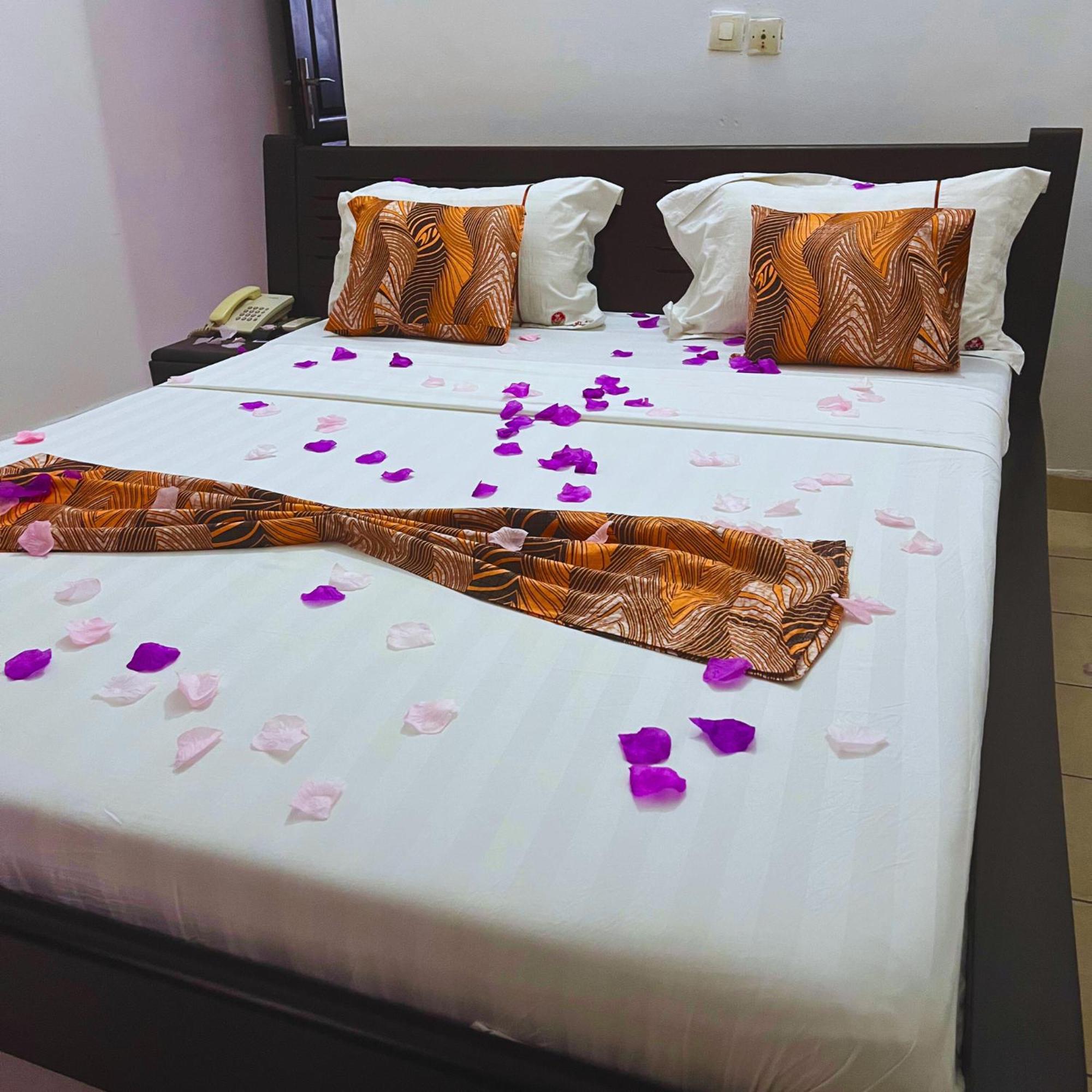 Cypa Hotel อาบีจาน ภายนอก รูปภาพ