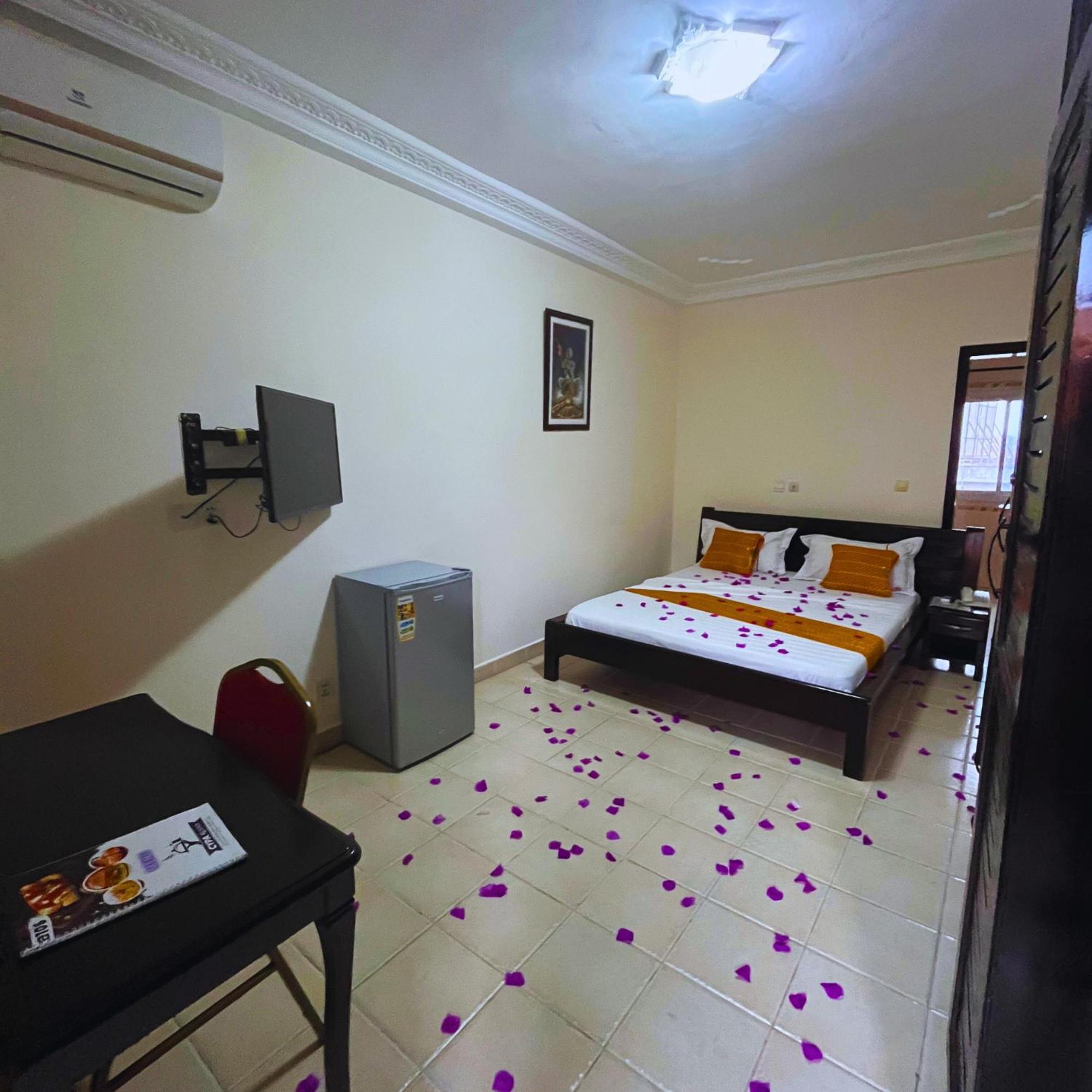 Cypa Hotel อาบีจาน ภายนอก รูปภาพ